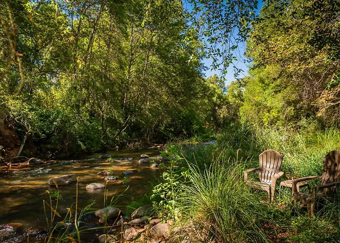 Myrinn-hobbit On The Creek Storybook * Cornville